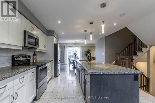 25 Jeffrey Drive, Guelph (Grange Hill East), ON - Indoor Photo Showing Kitchen With Upgraded Kitchen