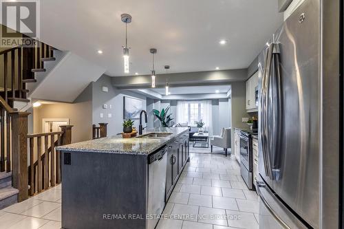 25 Jeffrey Drive, Guelph (Grange Hill East), ON - Indoor Photo Showing Kitchen With Upgraded Kitchen