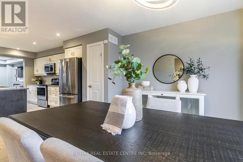 25 Jeffrey Drive, Guelph (Grange Hill East), ON - Indoor Photo Showing Kitchen