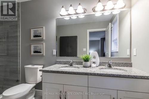 25 Jeffrey Drive, Guelph (Grange Hill East), ON - Indoor Photo Showing Bathroom