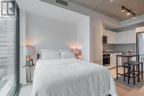 1005 - 195 Mccaul Street, Toronto, ON - Indoor Photo Showing Bedroom