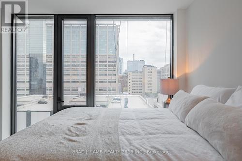 1005 - 195 Mccaul Street, Toronto, ON - Indoor Photo Showing Bedroom