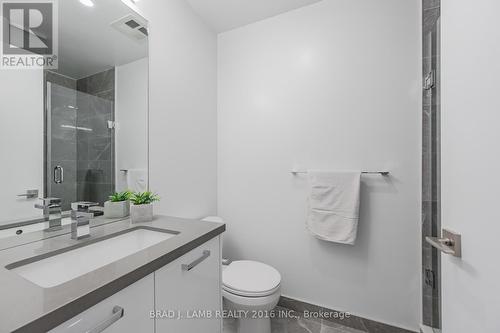 1005 - 195 Mccaul Street, Toronto, ON - Indoor Photo Showing Bathroom