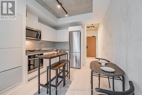 1005 - 195 Mccaul Street, Toronto, ON - Indoor Photo Showing Kitchen