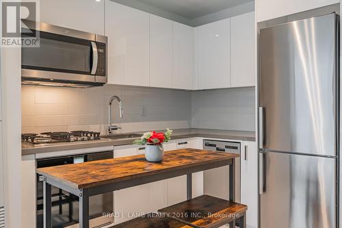 1005 - 195 Mccaul Street, Toronto, ON - Indoor Photo Showing Kitchen With Stainless Steel Kitchen With Upgraded Kitchen