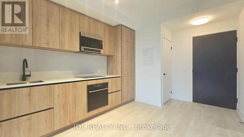 1210 - 117 Broadway Avenue, Toronto, ON - Indoor Photo Showing Kitchen