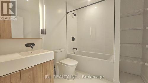 1210 - 117 Broadway Avenue, Toronto, ON - Indoor Photo Showing Bathroom