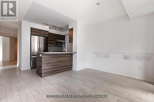 315 - 525 Adelaide Street W, Toronto, ON - Indoor Photo Showing Kitchen