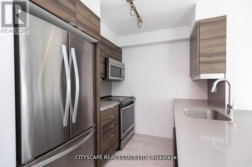 315 - 525 Adelaide Street W, Toronto, ON - Indoor Photo Showing Kitchen With Stainless Steel Kitchen