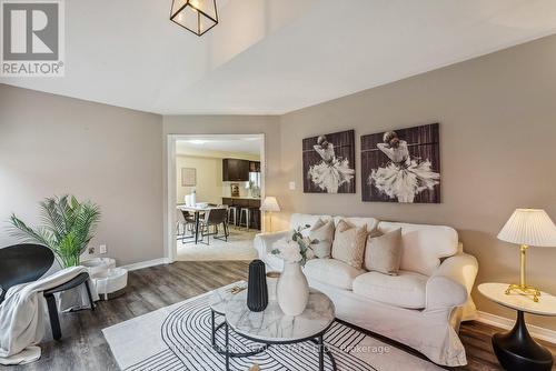 1555 Glenbourne Drive, Oshawa, ON - Indoor Photo Showing Living Room