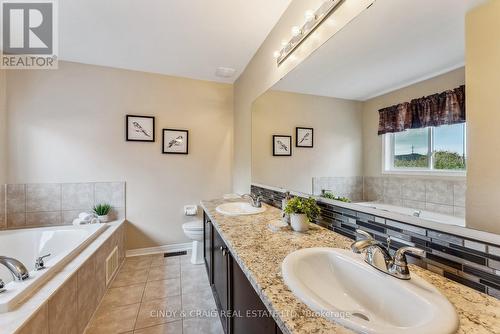 1555 Glenbourne Drive, Oshawa, ON - Indoor Photo Showing Bathroom