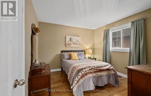 30 Ravenview Drive, Whitby, ON - Indoor Photo Showing Bedroom