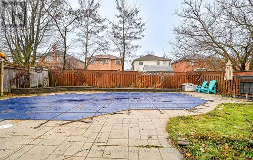 30 Ravenview Drive, Whitby, ON - Outdoor