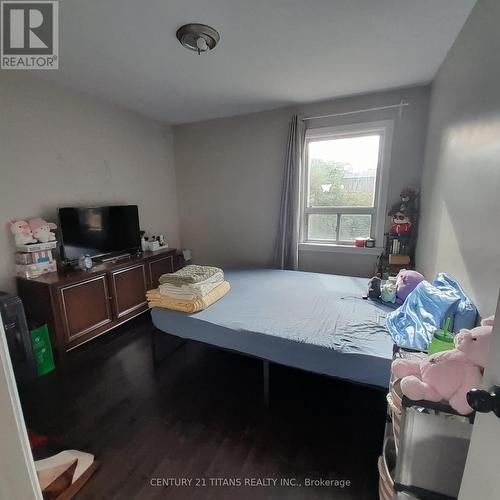 670 Pharmacy Main Avenue, Toronto, ON - Indoor Photo Showing Bedroom