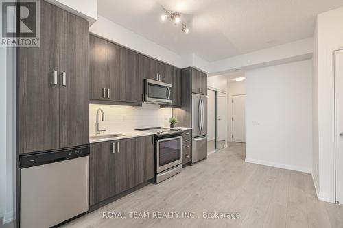 3201 - 7895 Jane Street, Vaughan, ON - Indoor Photo Showing Kitchen With Upgraded Kitchen