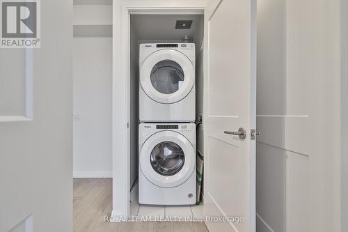 3201 - 7895 Jane Street, Vaughan, ON - Indoor Photo Showing Laundry Room