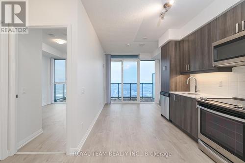 3201 - 7895 Jane Street, Vaughan, ON - Indoor Photo Showing Kitchen With Upgraded Kitchen