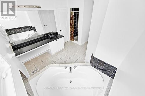 138 Alfred Paterson Drive, Markham, ON - Indoor Photo Showing Bathroom