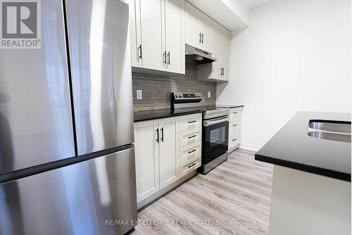 83 - 10 Birmingham Drive, Cambridge, ON - Indoor Photo Showing Kitchen With Stainless Steel Kitchen With Double Sink