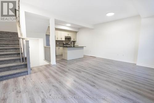 83 - 10 Birmingham Drive, Cambridge, ON - Indoor Photo Showing Kitchen