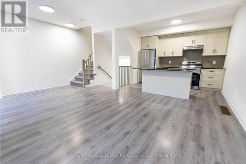 83 - 10 Birmingham Drive, Cambridge, ON - Indoor Photo Showing Kitchen