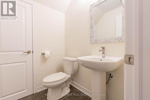 83 - 10 Birmingham Drive, Cambridge, ON - Indoor Photo Showing Bathroom