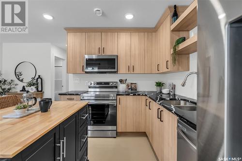 415 I Avenue S, Saskatoon, SK - Indoor Photo Showing Kitchen With Double Sink