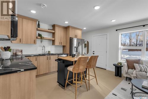 415 I Avenue S, Saskatoon, SK - Indoor Photo Showing Kitchen With Upgraded Kitchen