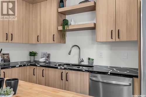 415 I Avenue S, Saskatoon, SK - Indoor Photo Showing Kitchen With Double Sink With Upgraded Kitchen