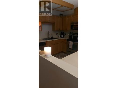 1445 Halifax Street Unit# 311, Penticton, BC - Indoor Photo Showing Kitchen With Double Sink