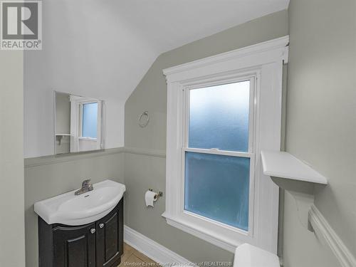 2470 Cadillac Unit# Upper, Windsor, ON - Indoor Photo Showing Bathroom