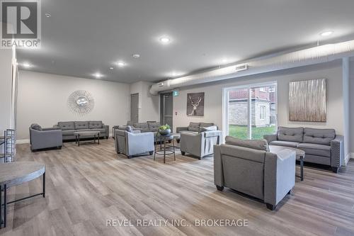 220 - 501 Frontenac Street, Kingston (East Of Sir John A. Blvd), ON - Indoor Photo Showing Living Room