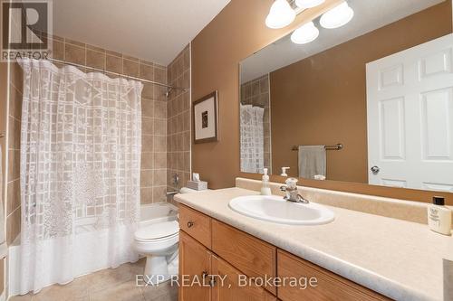 129 Simcoe Avenue, Middlesex Centre (Komoka), ON - Indoor Photo Showing Bathroom