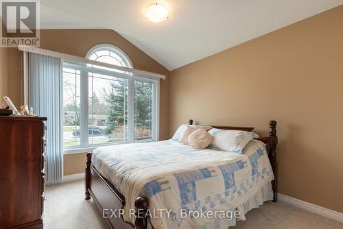 129 Simcoe Avenue, Middlesex Centre (Komoka), ON - Indoor Photo Showing Bedroom