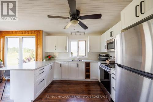 490 Mathews Road N, Fort Erie (336 - Point Abino), ON - Indoor Photo Showing Kitchen With Double Sink With Upgraded Kitchen