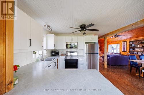 490 Mathews Road N, Fort Erie (336 - Point Abino), ON - Indoor Photo Showing Kitchen With Double Sink