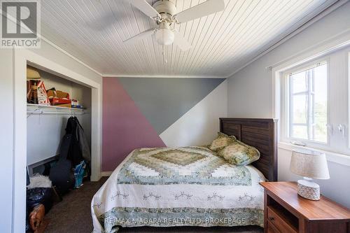 490 Mathews Road N, Fort Erie (336 - Point Abino), ON - Indoor Photo Showing Bedroom