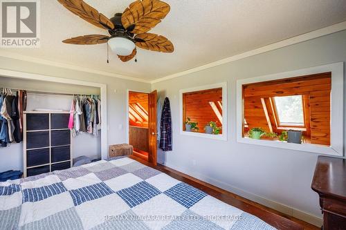 490 Mathews Road N, Fort Erie (336 - Point Abino), ON - Indoor Photo Showing Bedroom