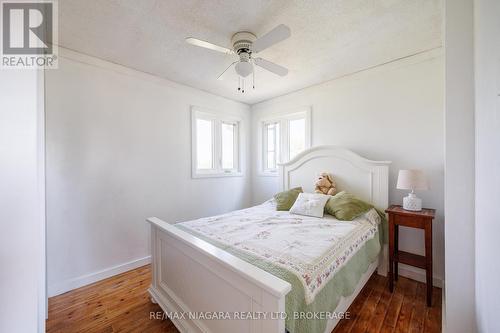 490 Mathews Road N, Fort Erie (336 - Point Abino), ON - Indoor Photo Showing Bedroom