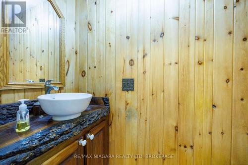 490 Mathews Road N, Fort Erie (336 - Point Abino), ON - Indoor Photo Showing Bathroom