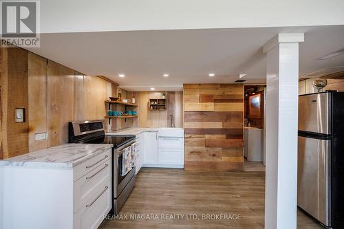 490 Mathews Road N, Fort Erie (336 - Point Abino), ON - Indoor Photo Showing Kitchen