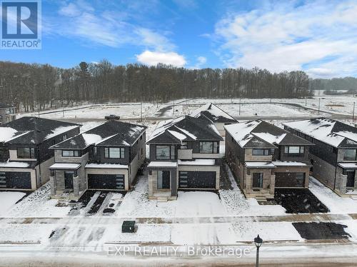 74 Marie Street, Pelham (662 - Fonthill), ON - Outdoor With Facade