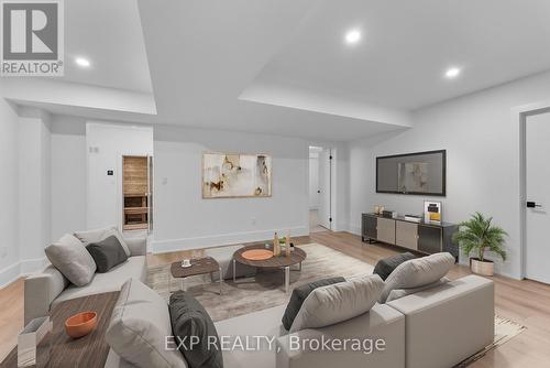 74 Marie Street, Pelham (662 - Fonthill), ON - Indoor Photo Showing Living Room