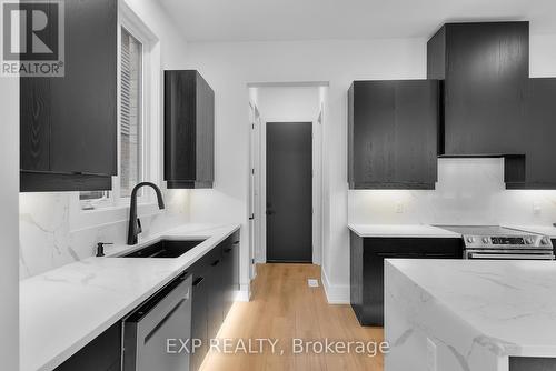 74 Marie Street, Pelham (662 - Fonthill), ON - Indoor Photo Showing Kitchen With Upgraded Kitchen