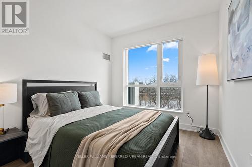 324 - 202 Burnhamthorpe Road E, Mississauga, ON - Indoor Photo Showing Bedroom