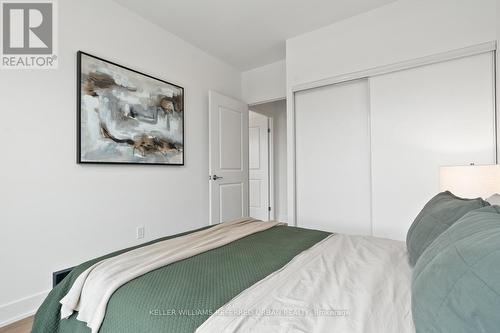 324 - 202 Burnhamthorpe Road E, Mississauga, ON - Indoor Photo Showing Bedroom