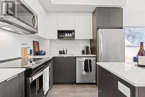 324 - 202 Burnhamthorpe Road E, Mississauga, ON - Indoor Photo Showing Kitchen With Stainless Steel Kitchen With Upgraded Kitchen