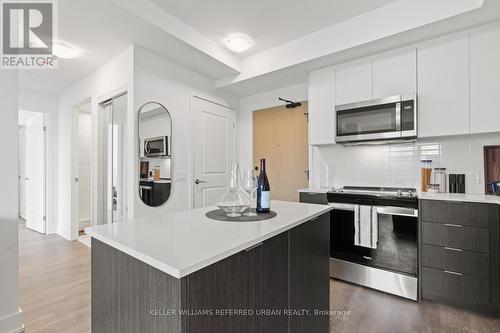 324 - 202 Burnhamthorpe Road E, Mississauga, ON - Indoor Photo Showing Kitchen With Upgraded Kitchen