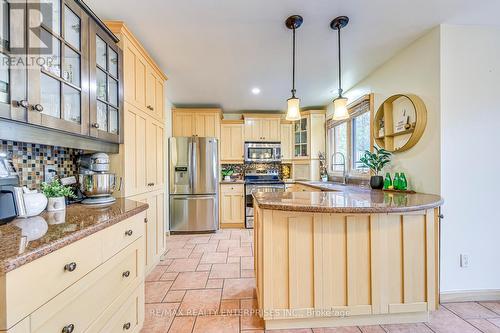 2892 Arlington Drive, Oakville, ON - Indoor Photo Showing Kitchen