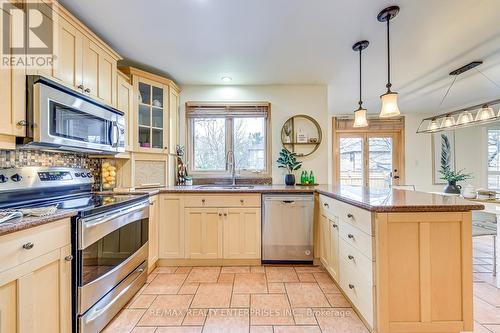 2892 Arlington Drive, Oakville, ON - Indoor Photo Showing Kitchen